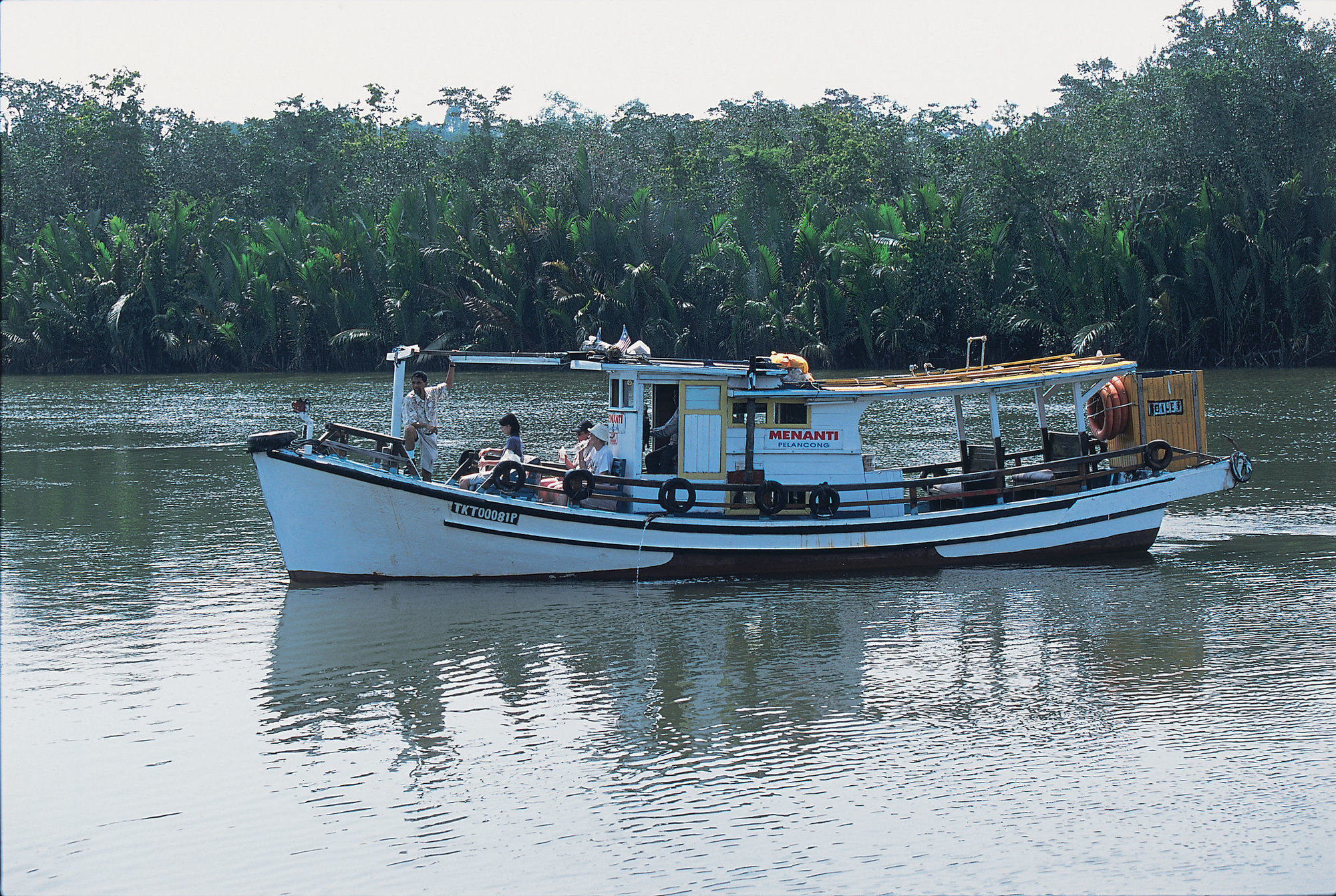Tanjong Jara Resort, Terengganu - A Small Luxury Hotels Of The World Dungun Zewnętrze zdjęcie A fishing boat in the backwaters of Kerala
